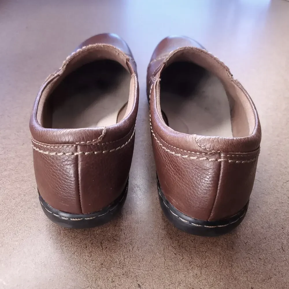 Clarks Ashland Effie Brown Leather Slip On Shoes Women 9.5M Comfort Loafers Flat